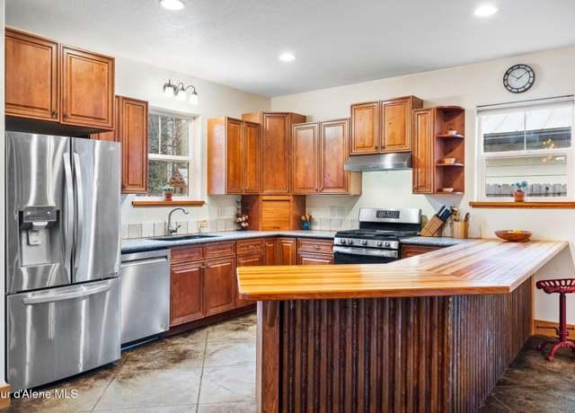 Property at 429 S Ella Ave, Sandpoint, ID 83864, 3 beds, 2 baths