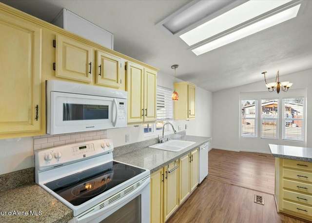 Property at 1942 W Yorkshire Ave, Coeur D'alene, ID 83815, 2 beds, 2 baths