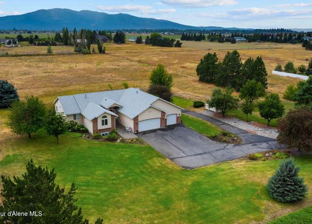 Property at 9998 W Gallop Ln, Post Falls, ID 83854, 5 beds, 4 baths
