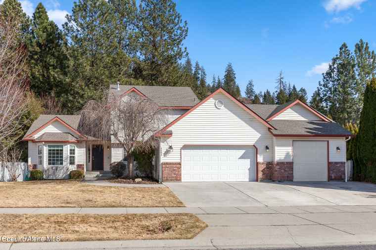 Photo of 4404 N Huntercrest Dr Coeur d'Alene, ID 83815