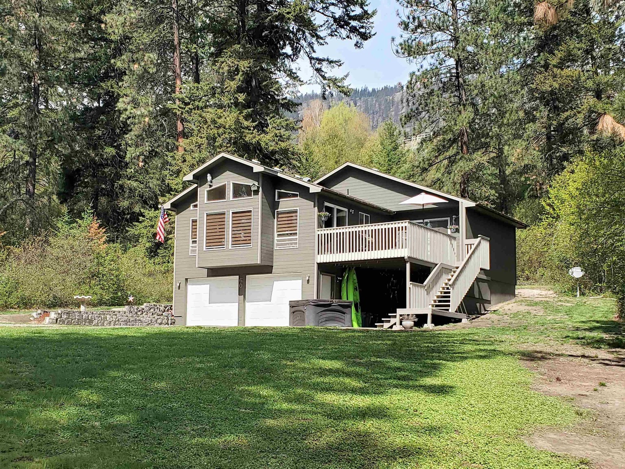 60 Columbia Dr, Kettle Falls, WA 99141