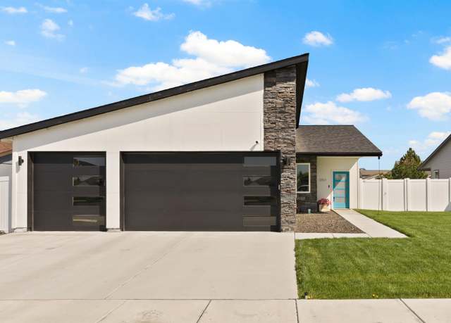 Property at 13514 W 8th Ct, Airway Heights, WA 99001, 3 beds, 2 baths