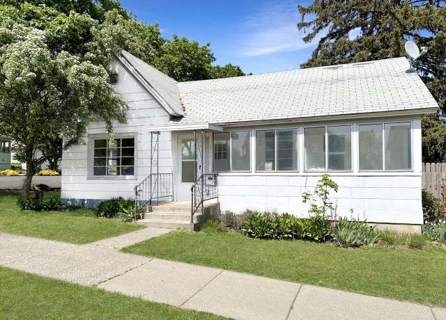 Property at 219 F St, Cheney, WA 99004, 3 beds, 1 bath