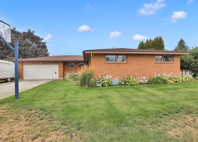 Property at 5827 N Fleming St, Spokane, WA 99205, 4 beds, 3 baths