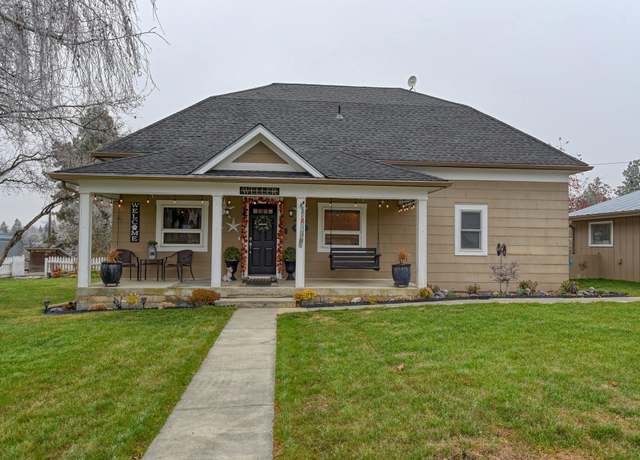 Property at 500 E Bluff St, Palouse, WA 99161, 3 beds, 2 baths