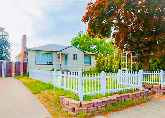 Property at 4015 N Ash St, Spokane, WA 99205, 3 beds, 2 baths