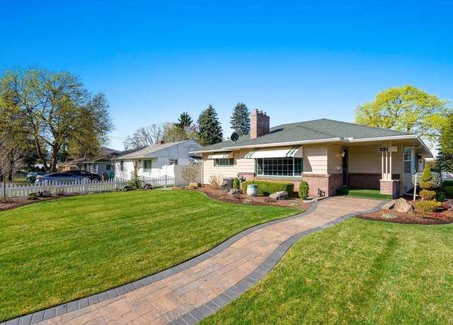 Property at 221 N Locust Rd, Spokane Valley, WA 99206, 3 beds, 2 baths