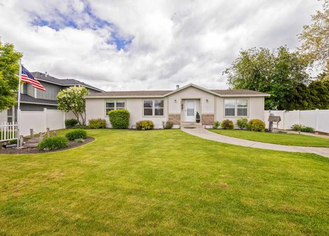 Property at 1210 N Arc St, Spokane Valley, WA 99016, 3 beds, 2 baths