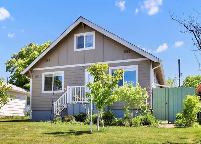 Property at 4010 N Walnut St, Spokane, WA 99205, 4 beds, 1 bath