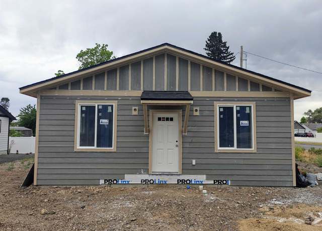 Property at 10718 E Augusta Rd, Spokane, WA 99207, 3 beds, 2 baths