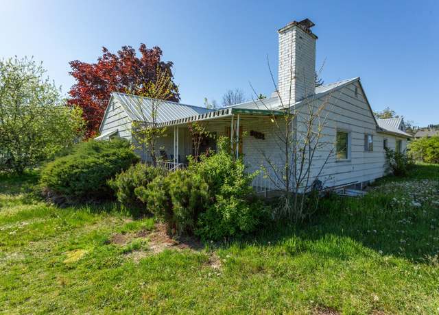 Property at 9821 E Upriver Dr, Spokane Valley, WA 99206, 4 beds, 2 baths