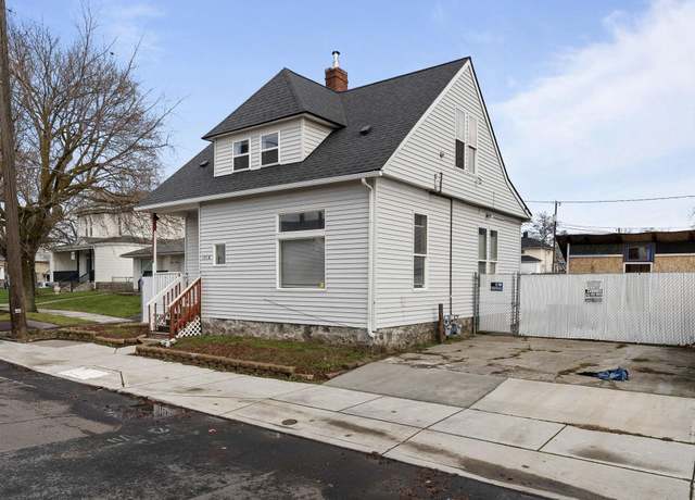 Property at 1514 N Cedar St, Spokane, WA 99201, 2 beds, 3 baths