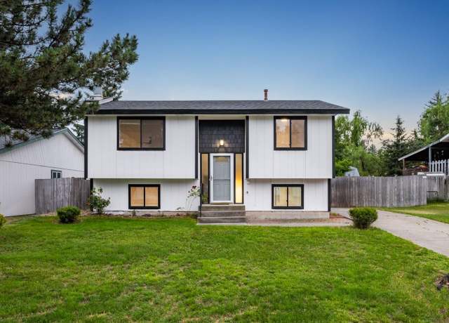 Property at 710 E Cascade Pl, Spokane, WA 99208, 3 beds, 2 baths