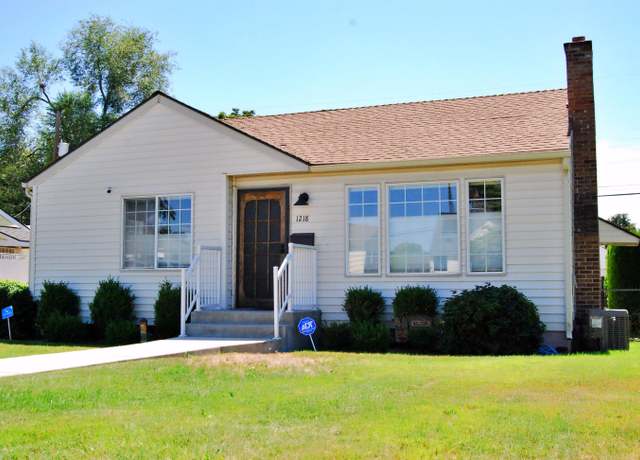 Property at 1218 E Empire Ave, Spokane, WA 99207, 3 beds, 2 baths