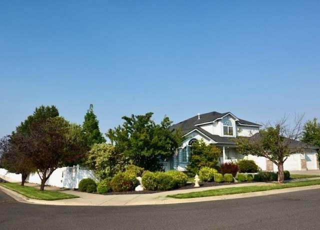Property at 2826 W Hawthorne Rd, Spokane, WA 99208, 5 beds, 3 baths