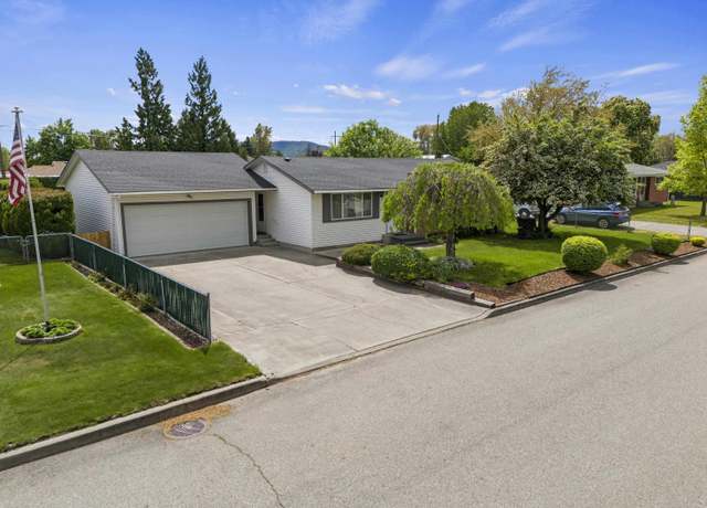 Property at 13304 E Desmet Ave, Spokane Valley, WA 99216, 3 beds, 1 bath
