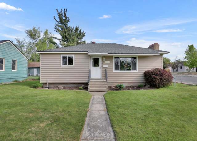 Property at 2204 W Crown Ave, Spokane, WA 99205, 3 beds, 2 baths