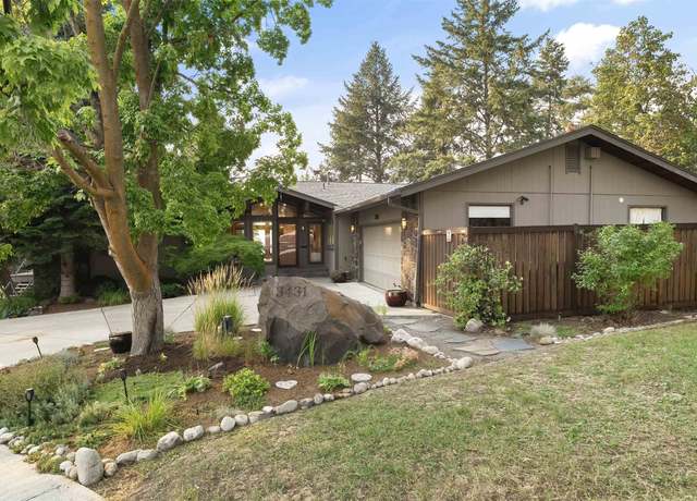 Property at 3431 N Columbia Cir, Spokane, WA 99205, 3 beds, 3 baths