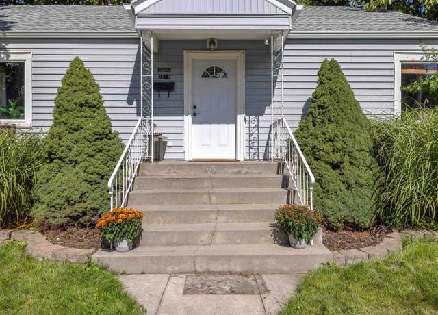 Property at 2914 W Rockwell Ave, Spokane, WA 99205, 5 beds, 2 baths