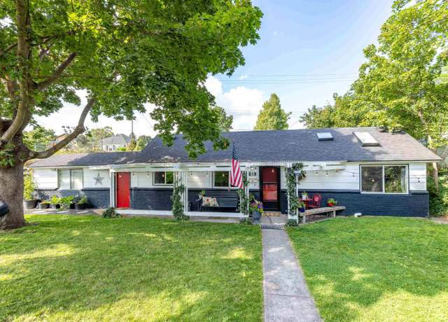 Property at 218 W Courtland Ave, Spokane, WA 99205, 2 beds, 2 baths