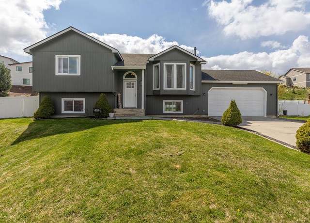 Property at 1134 S Moen St, Greenacres, WA 99016, 4 beds, 3 baths