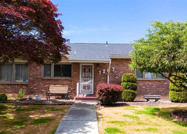 Property at 1207 N Vista Rd, Spokane, WA 99212, 4 beds, 2 baths