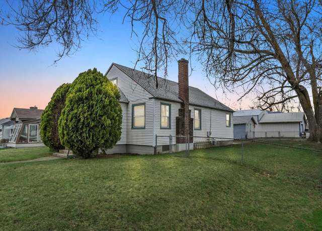 Property at 1327 E Wellesley Ave, Spokane, WA 99207, 2 beds, 1 bath