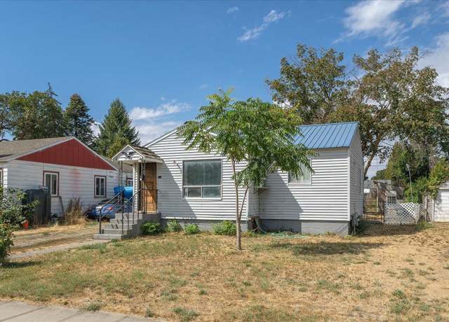 Property at 1733 N Smith St, Spokane, WA 99207, 2 beds, 1 bath