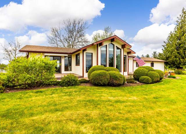 Property at 7525 N Prairie Crest Rd, Spokane, WA 99224, 3 beds, 2 baths