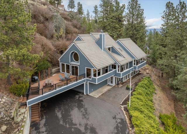 Property at 8615 N Northview Ct, Spokane, WA 99208, 3 beds, 4 baths