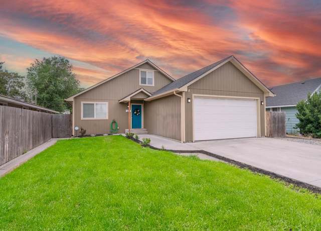 Property at 2206 E Desmet Ave, Spokane, WA 99202, 4 beds, 3 baths