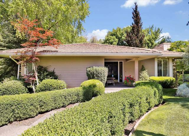 Property at 4402 S Saint Andrews Ln, Spokane, WA 99223, 3 beds, 4 baths