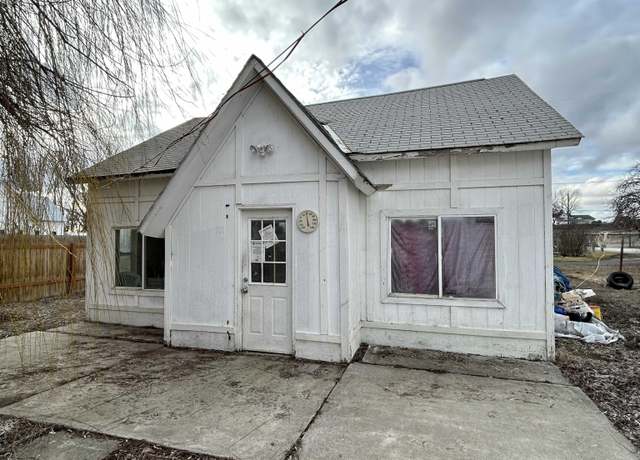 Property at 211 N 3rd St, Harrington, WA 99134, 2 beds, 1 bath
