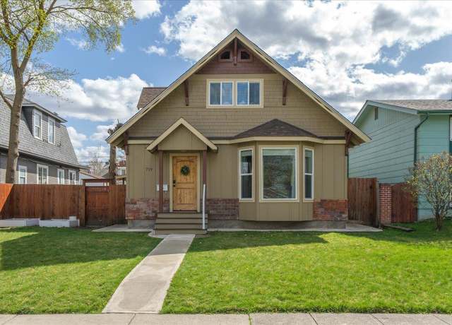 Property at 719 W Knox Ave, Spokane, WA 99205, 3 beds, 2 baths