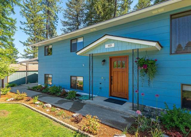 Property at 535 W Ash St, Newport, WA 99156, 4 beds, 2 baths