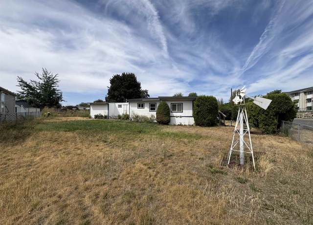 Property at 11616 Jackson Ave, Spokane Valley, WA 99206, 2 beds, 2 baths