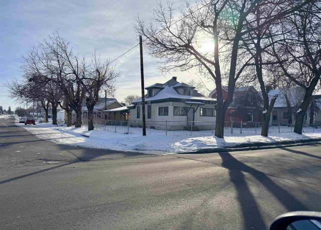 Property at 912 E Marietta Ave, Spokane, WA 99207, 5 beds, 3 baths