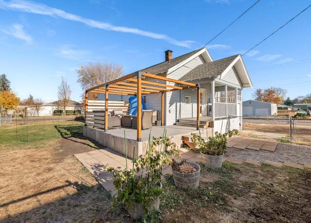 Property at 301 Maxwell St, Davenport, WA 99122, 3 beds, 3 baths
