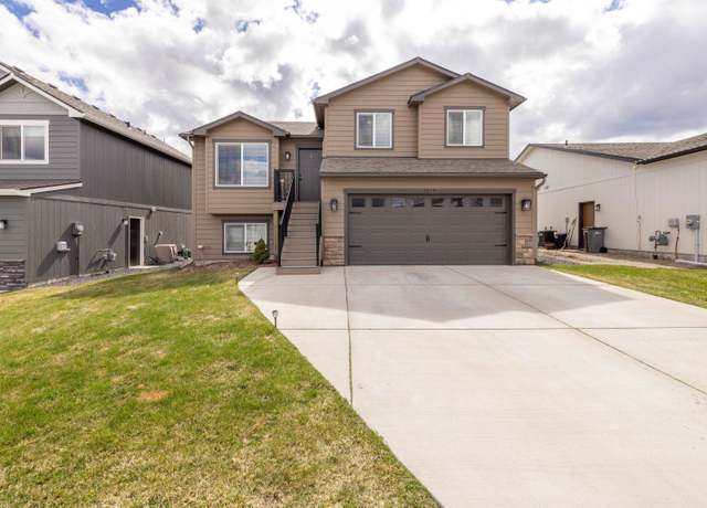 Property at 1217 S Greenacres Rd, Greenacres, WA 99016, 4 beds, 3 baths