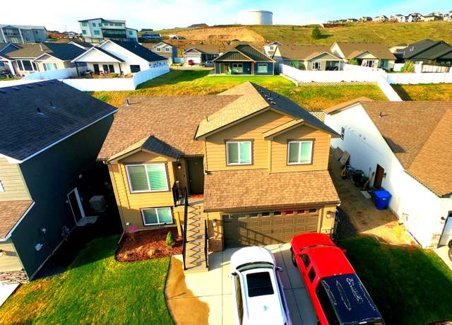 Property at 1217 S Greenacres Rd, Greenacres, WA 99016, 4 beds, 3 baths