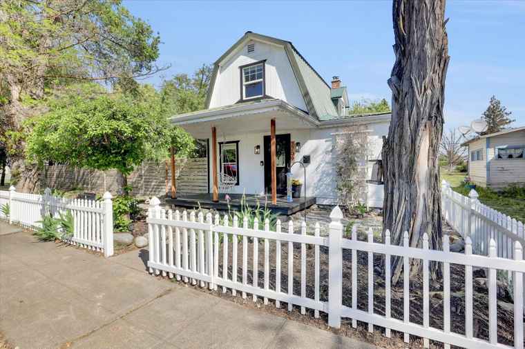 Photo of 2709 E Sharp Ave Spokane, WA 99202