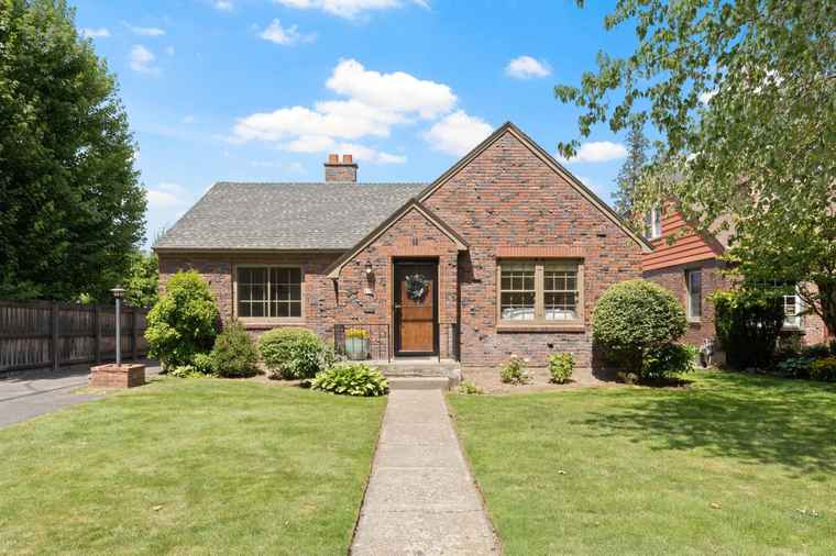 Photo of 818 W 27th Ave Spokane, WA 99203