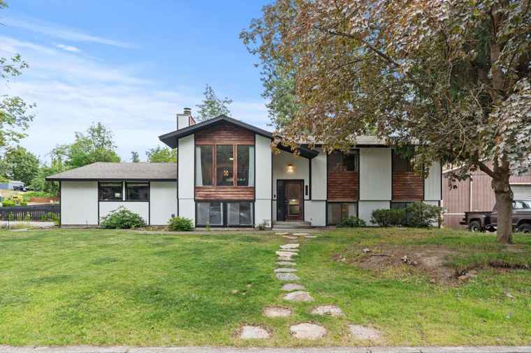 Photo of 410 E Shenandoah Dr Spokane, WA 99208