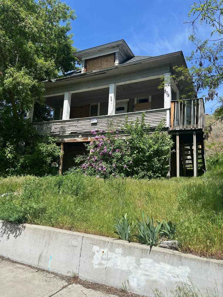 Photo of 908 W Cora Ave Spokane, WA 99205