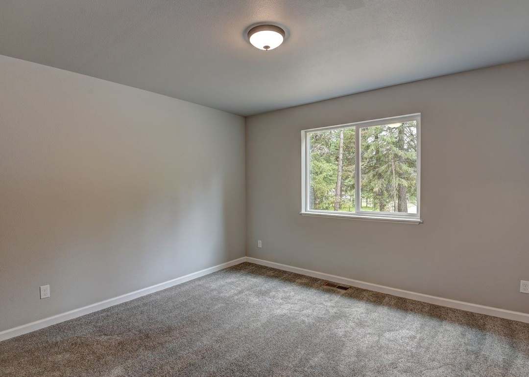 51 Parkland Dr, Blanchard, ID 83804