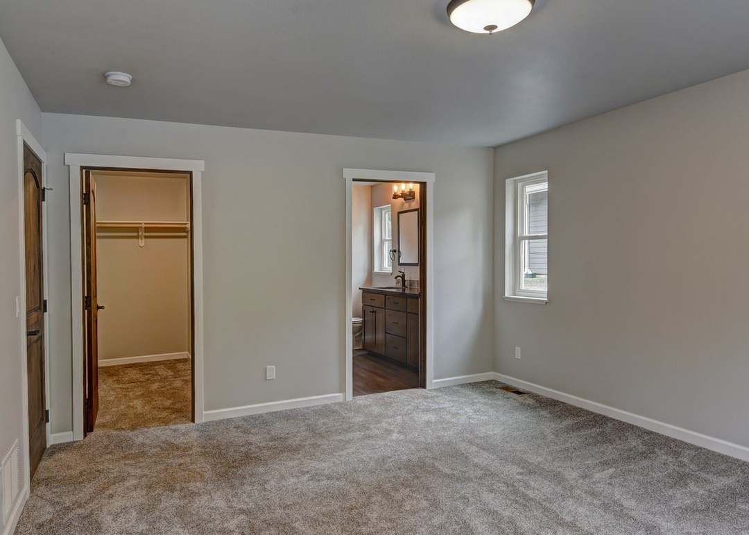 51 Parkland Dr, Blanchard, ID 83804