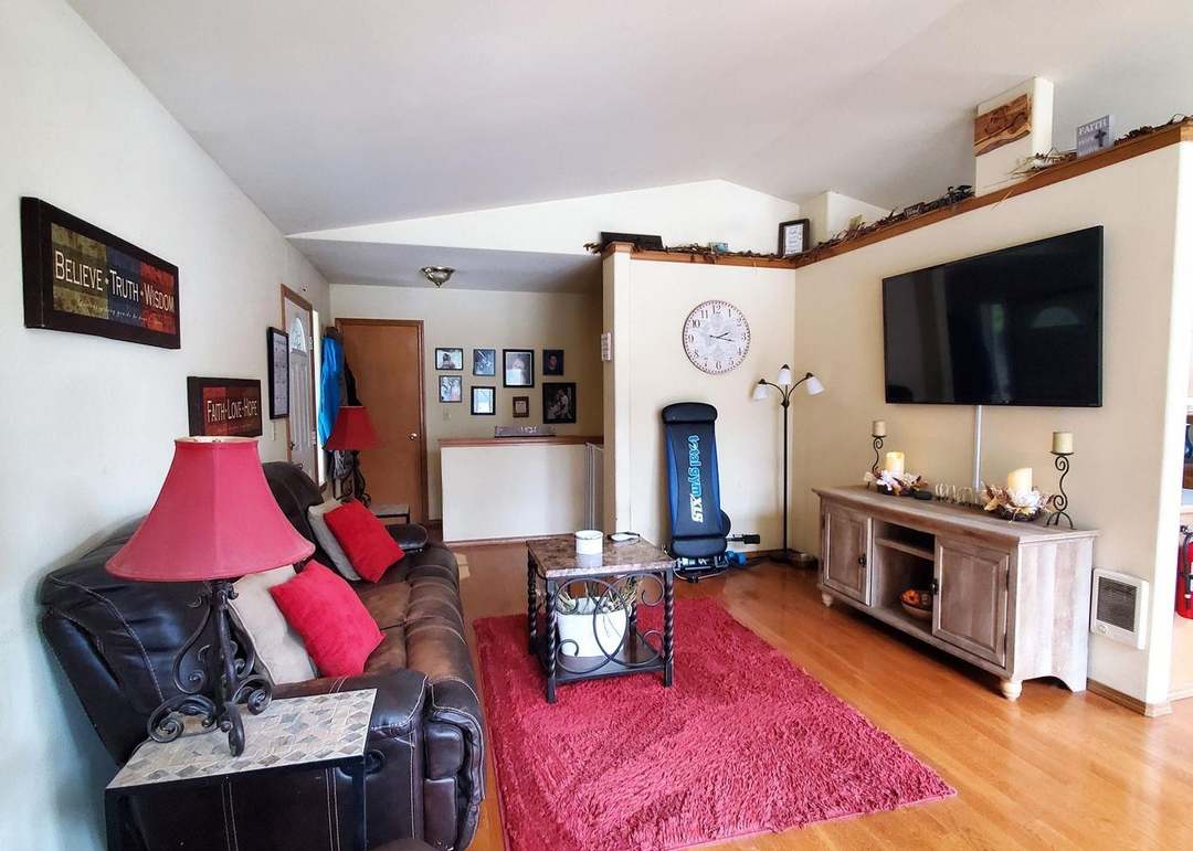 60 Columbia Dr, Kettle Falls, WA 99141