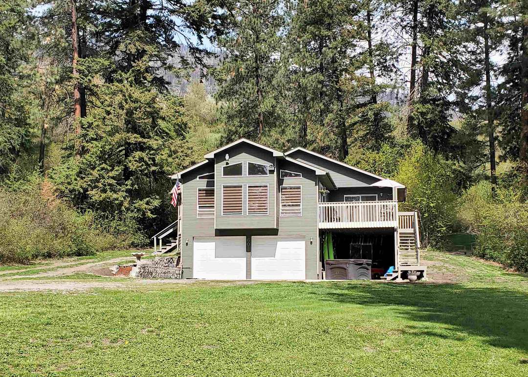 60 Columbia Dr, Kettle Falls, WA 99141