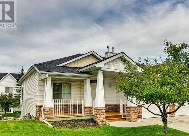 Property at 124 Tucker Cir, Okotoks, AB T1S 2J8, 3 beds, 3 baths