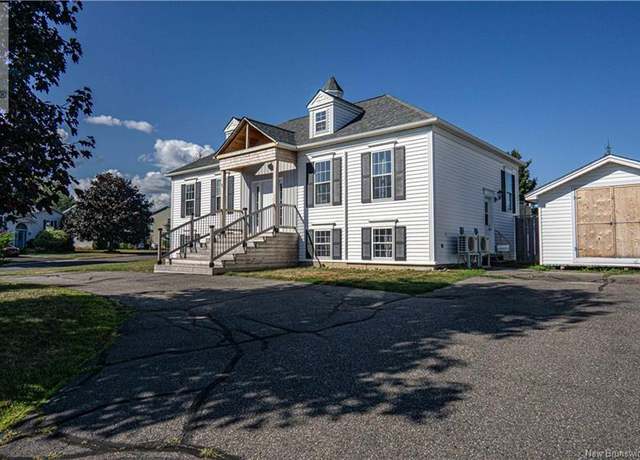 Property at 1 Willingdon St, Oromocto, NB E2V 2S2, 5 beds, 2 baths